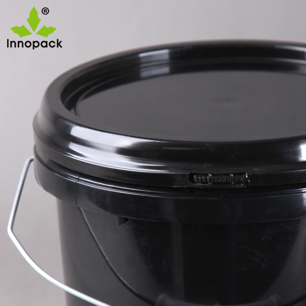 1 gallon of black plastic bucket (3) 1 gallon of black plastic bucket