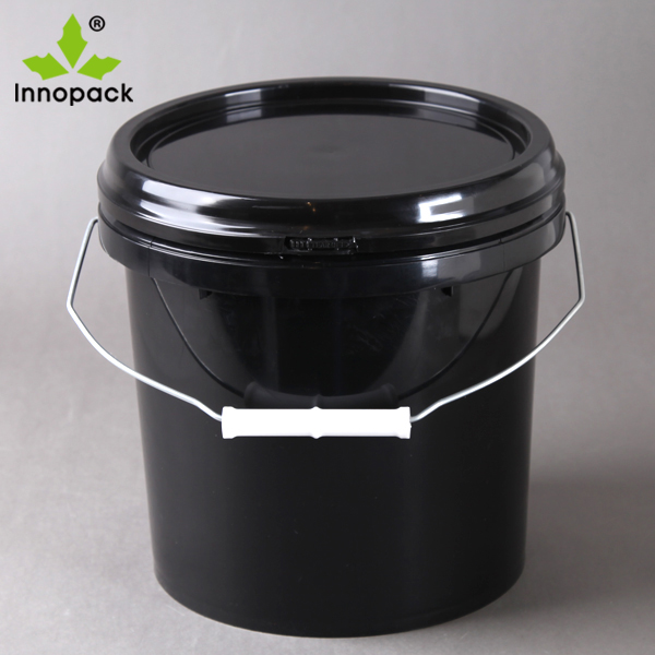 1 gallon of black plastic bucket