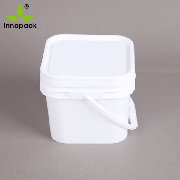 square plastic pails with lids